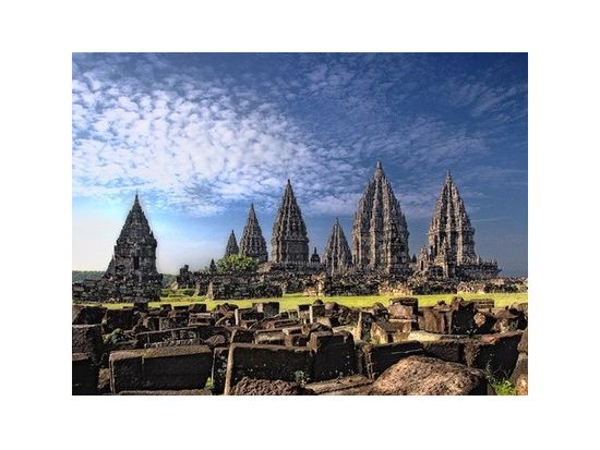 【世界遺産】ボロブドゥール遺跡＋ムンドゥット寺院＋プランバナン寺院1日ツアー＜入場料込／昼食付／日本語ガイド＞