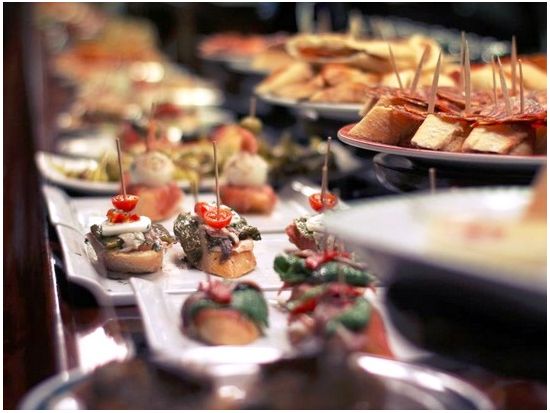 サンセバスチャン ピンチョスツアー　3軒のバル巡り＜ピンチョス6品ドリンク3品／日本語／サン・セバスチャン＞