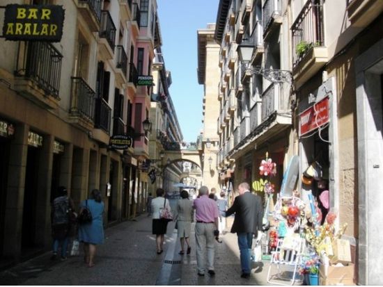 【空港送迎】ビルバオ空港 ⇔ サン・セバスチャン市内 ＜貸切／スペイン語ドライバー＞by Discovery Basque