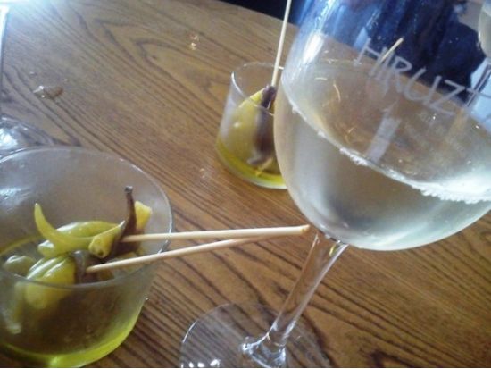 スペインバスクの港町とオンダリビア「チャコリ」ワイナリー訪問付き半日観光ツアー＜日本語／ランチ付きプランあり／サン・セバスチャン発＞