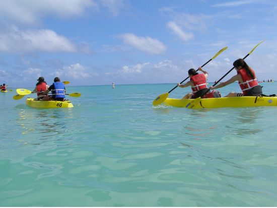 カイルア　カヤック＆シュノーケルツアー　選べる日本語ガイド付きカヤックツアーまたはセルフガイドカヤックツアー　ビーチアイテム＆昼食付き＜送迎付きプランあり＞