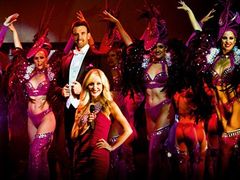live-performance-at-showboat-ahrbour-dinner-cruise