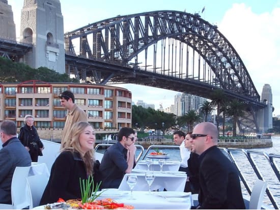 【ランチクルーズ】オーストラリアン・クルーズ・グループで行く！シドニー湾の絶景と豪華ビュッフェを堪能