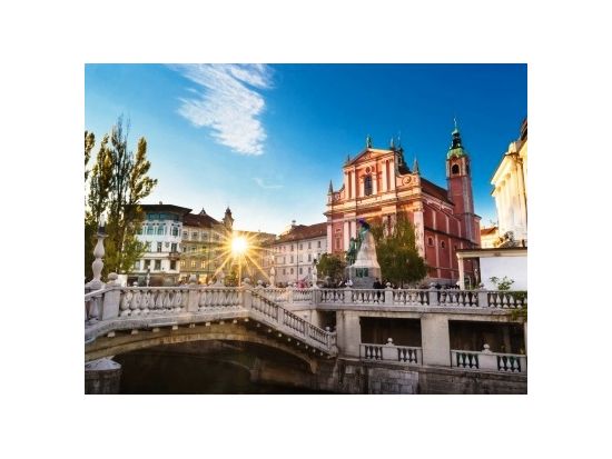 スロベニア 首都リュブリャナ 1日観光 プライベートツアー＜貸切／英語または日本語／ザグレブ発＞