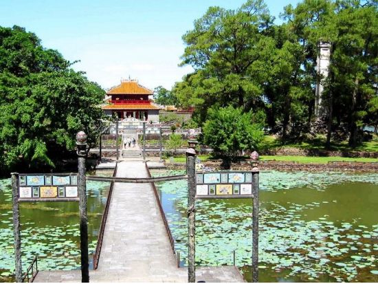 ハノイ発 ベトナム統一鉄道寝台列車で行くフエ・ダナン3日間 ＜空港送迎／日本語ガイド／列車・ホテル宿泊／食事付＞