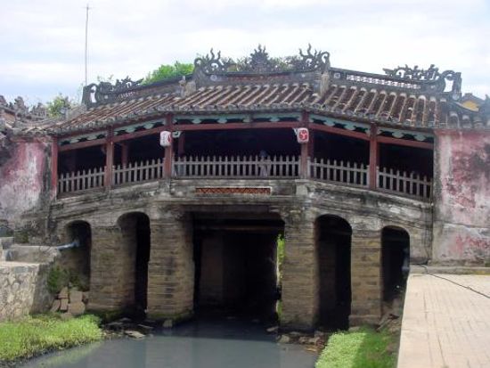 1372046870hoian04