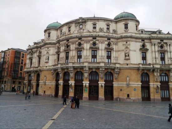 【空港送迎】ビルバオ空港 ⇔ ビルバオ市内ホテル ＜貸切／スペイン語ドライバー＞by Discovery Basque