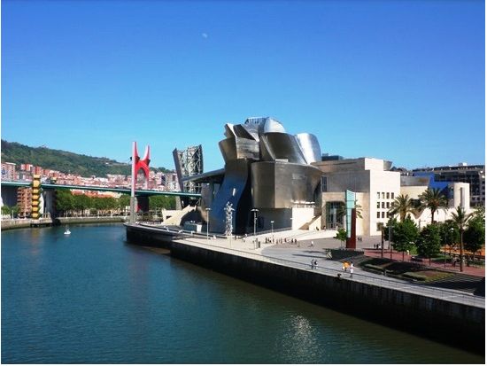 【空港送迎】ビルバオ空港 ⇔ ビルバオ市内ホテル ＜貸切／スペイン語ドライバー＞by Discovery Basque