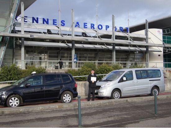 レンヌ駅 ⇔ モンサンミッシェル観光案内所または周辺ホテル　送迎サービス ＜貸切／英語ドライバー＞