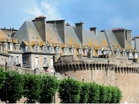 レンヌ空港 ⇔ サン・マロ市内ホテル　空港送迎サービス ＜貸切／英語ドライバー＞