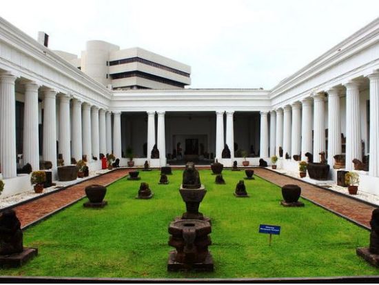 ジャカルタ市内観光ツアー　1日貸切チャーター　首都ジャカルタの定番スポットを巡る ＜日本語ガイド／昼食付き／市内往復送迎＞