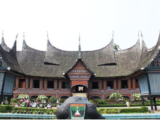 ジャカルタ市内観光ツアー　1日貸切チャーター　首都ジャカルタの定番スポットを巡る ＜日本語ガイド／昼食付き／市内往復送迎＞