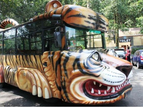 ジャカルタ郊外貸切ツアー　ボゴール高原＆タマン・サファリ ＜平日／日本語ガイド／昼食付き／市内往復送迎／終日＞