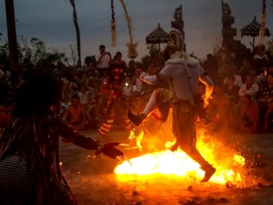 ウルワツ寺院-ケチャックダンス