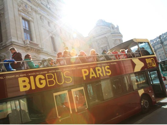 2階建てオープントップバスでめぐる　パリのイルミネーションツアー＜約2時間／英語オーディオガイド＞*当日予約OK