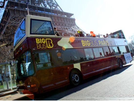 2階建てオープントップバスでめぐる　パリのイルミネーションツアー＜約2時間／英語オーディオガイド＞*当日予約OK