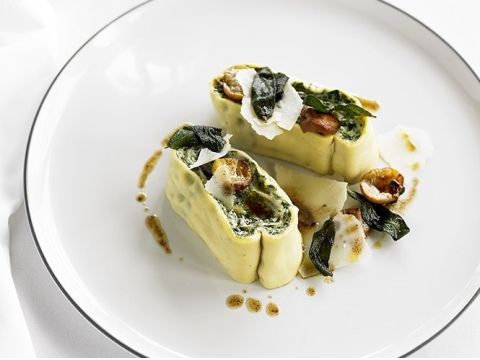 【レストラン】シドニータワー「インフィニティ at シドニー・タワー」食事券＆事前予約サービス＜ランチ／ディナー＞*コース料理