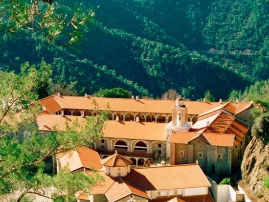 トロードス山脈＆キーコス修道院観光ツアー＜木曜日／パフォス発＞