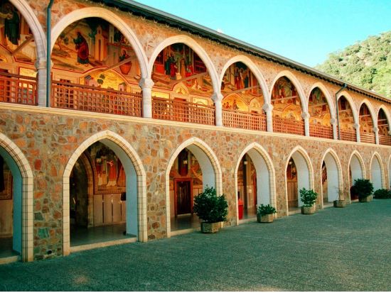 トロードス山脈＆キーコス修道院観光ツアー＜木曜日／パフォス発＞