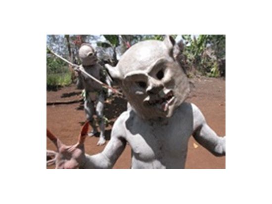 アサロ渓谷　マッドマンの村＆ゴロカ市内観光　日帰りツアー＜英語ガイド／昼食付き／ゴロカ発＞