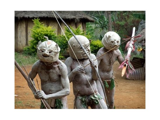 アサロ渓谷　マッドマンの村を巡る　半日観光ツアー＜英語ガイド／昼食付き／ゴロカ発＞