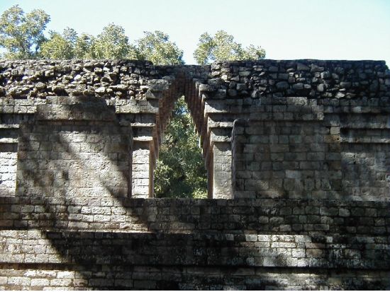 【プライベートツアー】コパン・キリグア遺跡 1泊2日ツアー＜車貸切／昼食付／日本語ガイド／アンティグア発＞