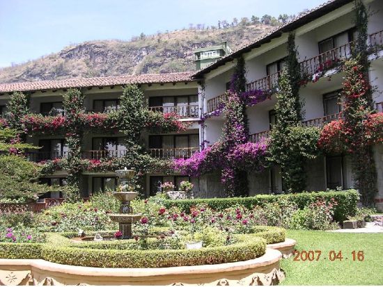 チチカステナンゴ & パナハッチェル観光ツアー＜1日・1泊2日／日本語ガイド／アンティグア発＞