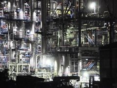 工場夜景クルーズ 東京と神奈川にまたがる京浜工業地帯で宇宙ステーションのような夜景を鑑賞 夜 横浜 横浜 みなとみらいの観光 遊び 体験 レジャー専門予約サイト Veltra ベルトラ