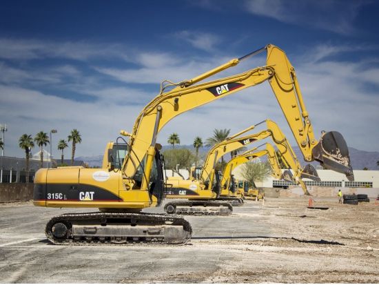 ブルドーザーやショベルカーを運転！Dig this 重機操縦体験　＜運転免許いらずで参加OK／英語ガイド＞