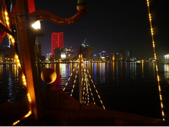 サイゴン川 ディナークルーズ＆ホーチミン夜景めぐり　1日の締めくくりは、夜景のキレイなバーで一杯 ＜現地ガイド（日本語可）＞