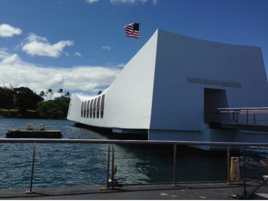 真珠湾（パールハーバー）観光ツアー　アリゾナ記念館（自由散策）＋戦艦ミズーリ記念館　太平洋航空博物館やキャプテンツアー付きプランあり＜日本語ガイド／午前＞
