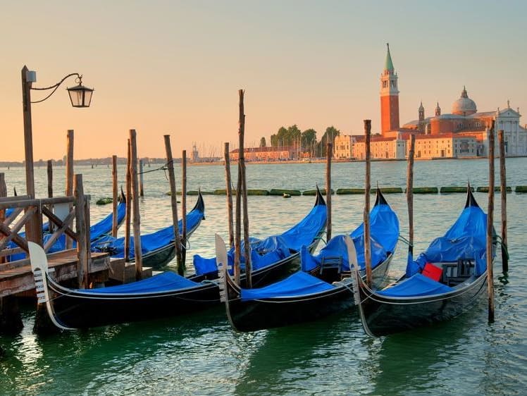 ベネチアのゴンドラ | イタリアの観光・オプショナルツアー専門 VELTRA 