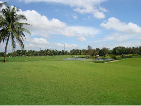 パンヤ・インドラ・ゴルフクラブ  送迎付きゴルフツアー＜アンブレラレディー（傘持ち）／カート代込／日本語ガイド付／空港送迎選択可＞