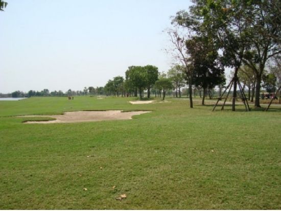 フェニックス・ゴールド・ゴルフ・バンコク　送迎付きゴルフツアー ＜空港送迎の選択可／日本語ガイド付き／カート代込＞