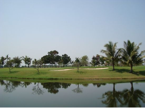 フェニックス・ゴールド・ゴルフ・バンコク　送迎付きゴルフツアー ＜空港送迎の選択可／日本語ガイド付き／カート代込＞