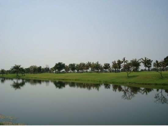 フェニックス・ゴールド・ゴルフ・バンコク　送迎付きゴルフツアー ＜空港送迎の選択可／日本語ガイド付き／カート代込＞