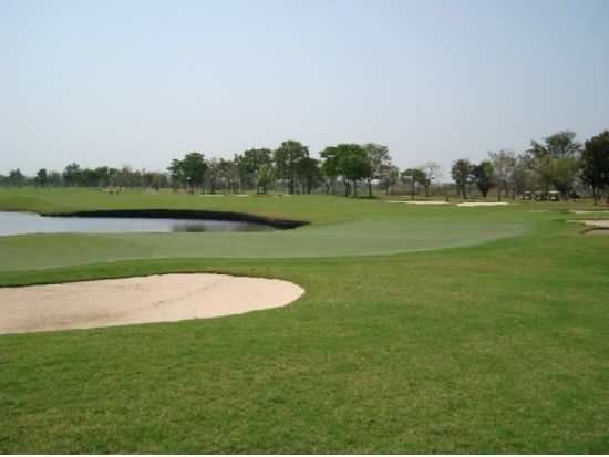 フェニックス・ゴールド・ゴルフ・バンコク　送迎付きゴルフツアー ＜空港送迎の選択可／日本語ガイド付き／カート代込＞