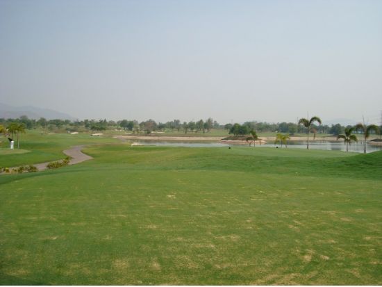 パッタナー・スポーツクラブ  送迎付きゴルフツアー＜日本語ガイド付き／カート代込＞