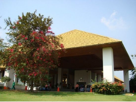 フェニックス・ゴルフ＆カントリークラブ  送迎付きゴルフツアー ＜日本語ガイド付き／カート代込＞