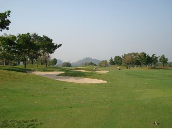 【ゴルフ予約】ブラパゴルフクラブ（Burapha Golf Club） ＜パタヤ市内ホテル往復送迎付き／カート代込＞