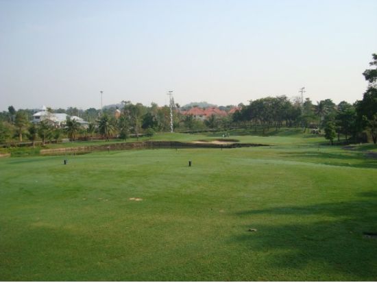 レムチャバン・インターナショナル・カントリークラブ  送迎付きゴルフツアー ＜日本語ガイド付き／カート代込＞