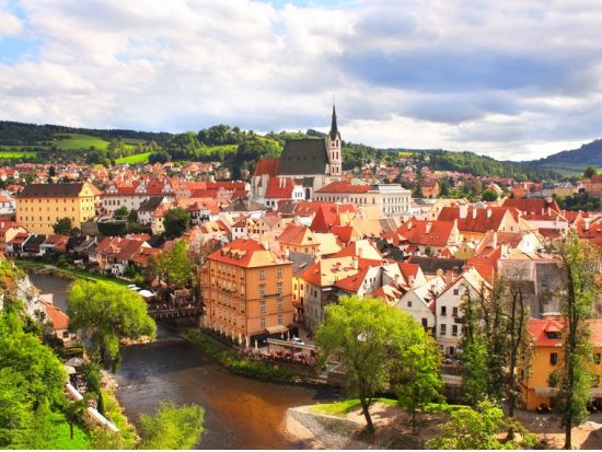 【プレミアム・チェコ】世界遺産チェスキークルムロフ＆ターボル 1日観光ツアー＜郷土料理マス料理＆トルデルニーク付き／貸切／日本語／プラハ発＞