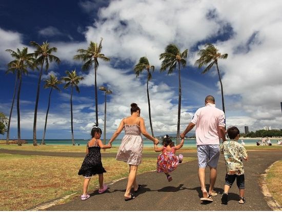 ハワイ　家族写真　人気ロケーションで出張撮影！＜平日限定／マジックアイランド／カピオラニ公園／カカアコ・ウォールアート＞