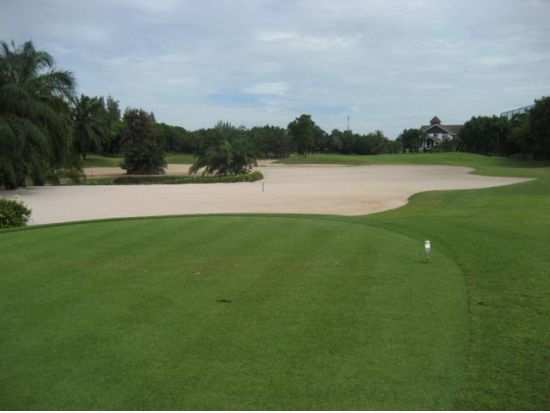 アルパインゴルフ＆スポーツクラブ　送迎付きゴルフツアー ＜空港送迎の選択可／日本語ガイド付き／カート代込＞