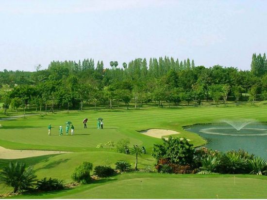 バンコクゴルフクラブ　送迎付きゴルフツアー ＜空港送迎の選択可／日本語ガイド付き／カート代込＞