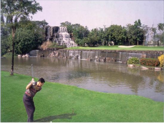 バンコクゴルフクラブ　送迎付きゴルフツアー ＜空港送迎の選択可／日本語ガイド付き／カート代込＞