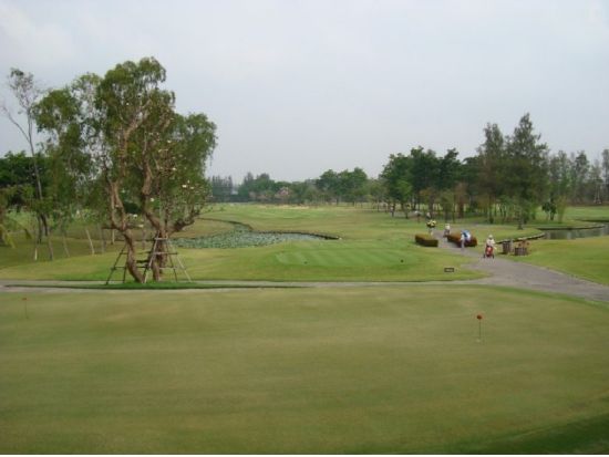 ムアンゲオゴルフコース　送迎付きゴルフツアー ＜空港送迎の選択可／日本語ガイド付き／カート代込＞