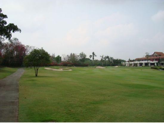 ムアンゲオゴルフコース　送迎付きゴルフツアー ＜空港送迎の選択可／日本語ガイド付き／カート代込＞