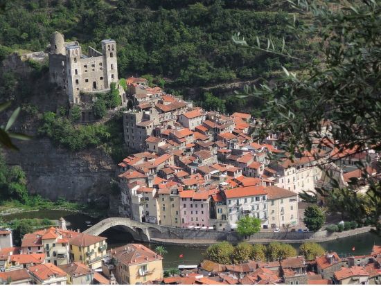 イタリア鷲の巣村巡り 日帰り観光ツアー　ドルチェ・アクア＋サンレモ＋ブッサナヴェッキア＜日本語／ニース発＞