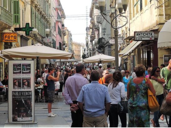 イタリア鷲の巣村巡り 日帰り観光ツアー　ドルチェ・アクア＋サンレモ＋ブッサナヴェッキア＜日本語／ニース発＞